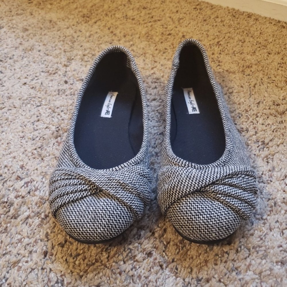 Black & white tweed look flat size 7.5W